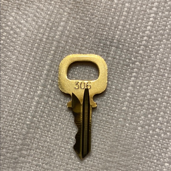 Louis Vuitton Gold Padlock & 1 Key #306 - Picture 4 of 6